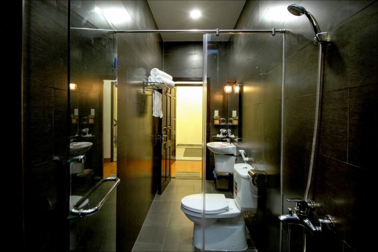 aum-yoga-vietnam_yoga-teacher-training-hoi-an_accomodation_homestay-hoi-an_bathroom
