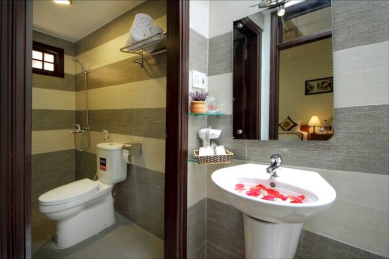 aum-yoga-vietnam_yoga-teacher-training-hoi-an_accomodation_homestay-hoi-an_ensuite-bathroom