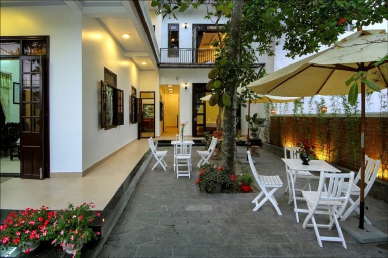 aum-yoga-vietnam_yoga-teacher-training-hoi-an_accomodation_homestay-hoi-an_tables